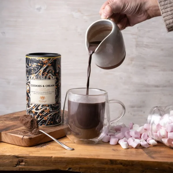 353946-CookiesAndCream-Pouring-3.webp Cookies and Cream Flavour Hot Chocolate